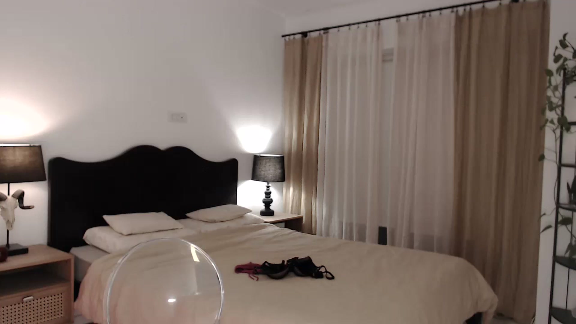 Gallery image thumbnail from LanaIvans's myfreecams stream on, 12/08/2023, 21:26 image 9 of 20