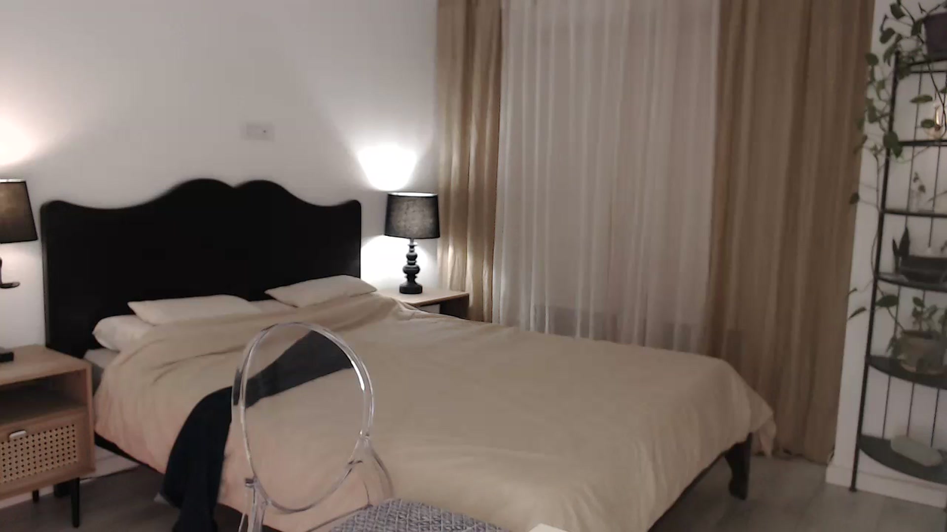 Gallery image thumbnail from LanaIvans's myfreecams stream on, 12/09/2023, 20:22 image 14 of 20