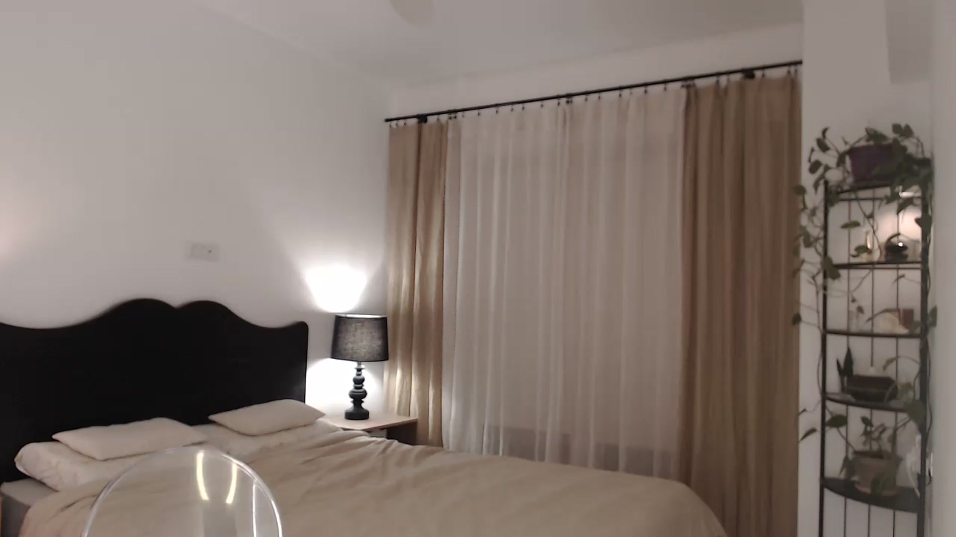 Gallery image thumbnail from LanaIvans's myfreecams stream on, 12/16/2023, 24:00 image 16 of 20
