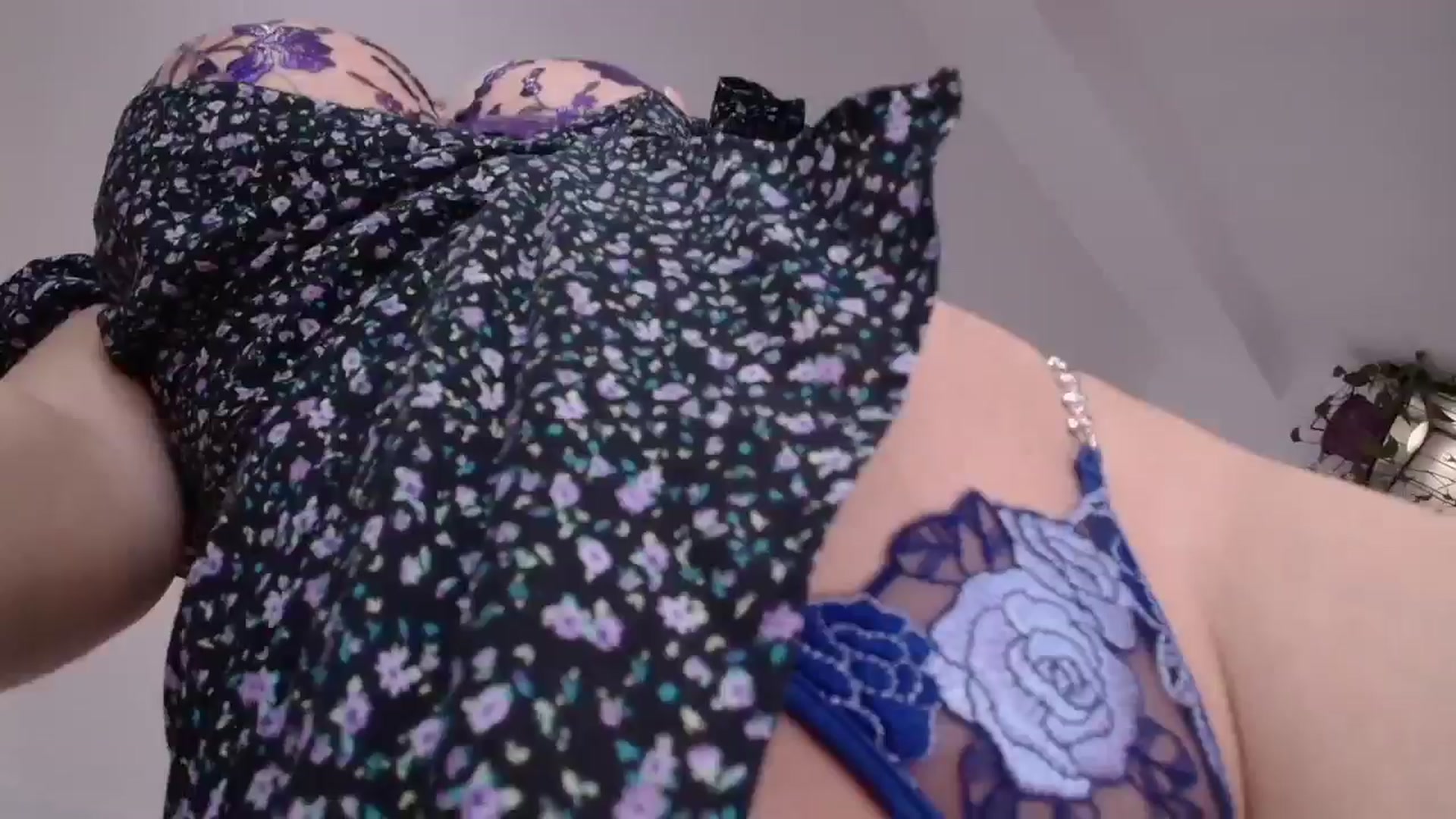 Gallery image thumbnail from LanaIvans's myfreecams stream on, 06/12/2024, 17:29 image 17 of 20