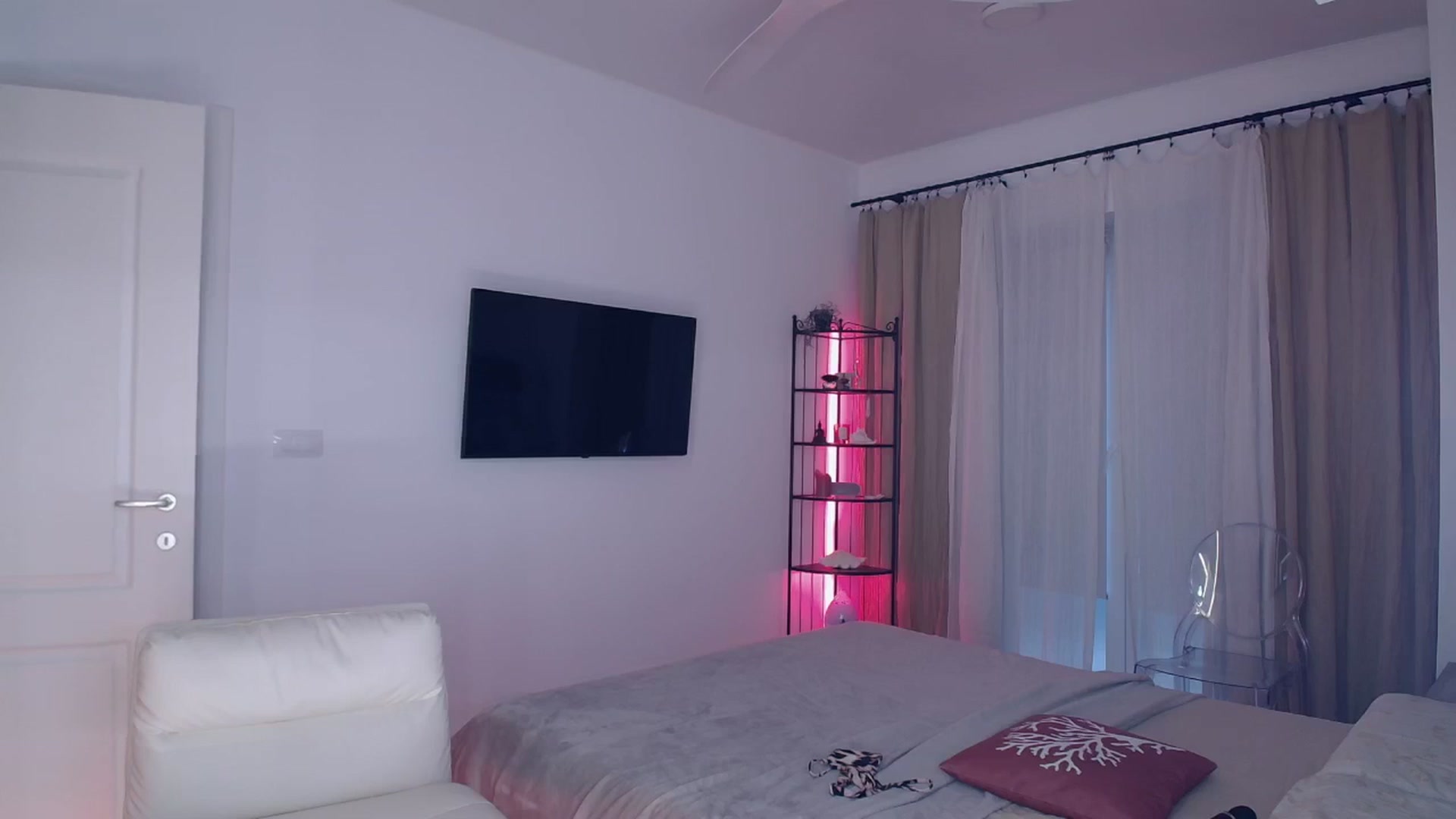 Gallery image thumbnail from LanaIvans's myfreecams stream on, 10/01/2025, 14:28 image 18 of 20