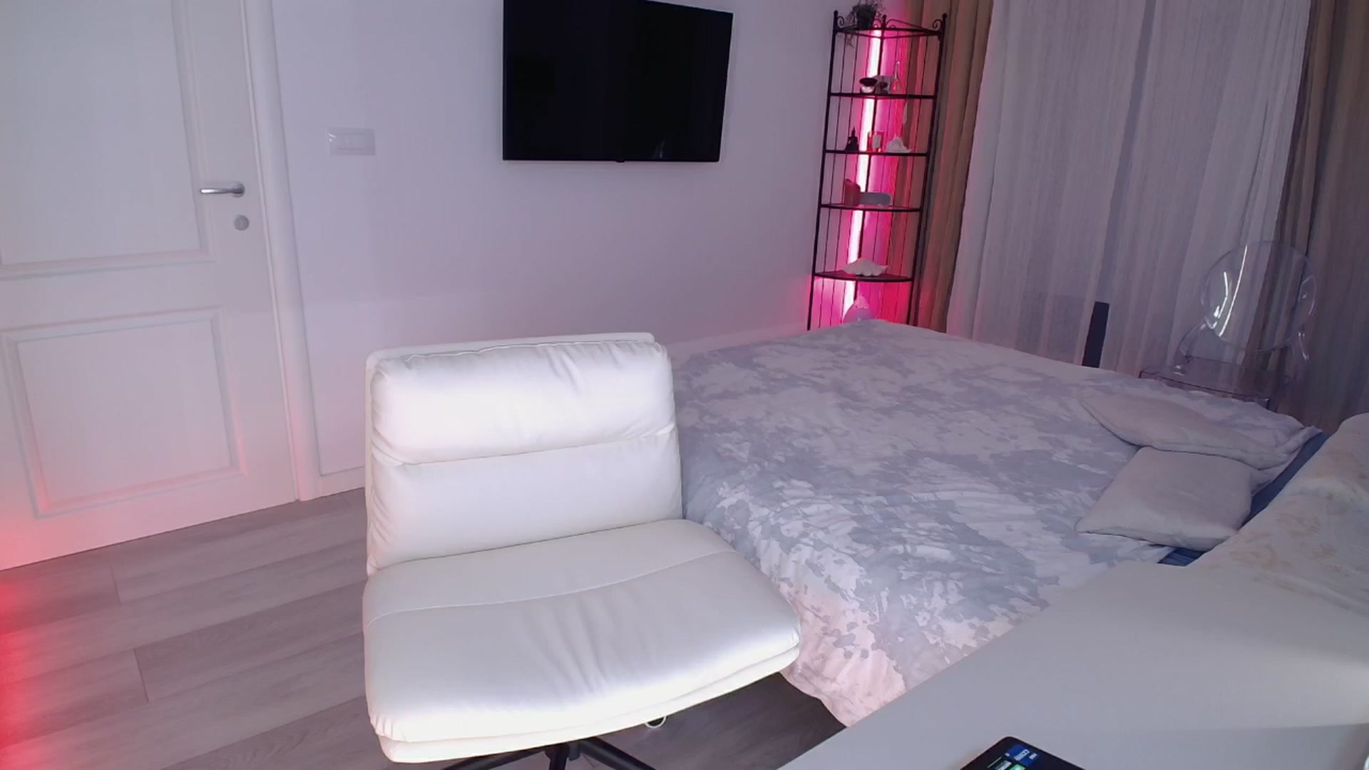 Gallery image thumbnail from LanaIvans's myfreecams stream on, 11/08/2025, 16:53 image 10 of 20
