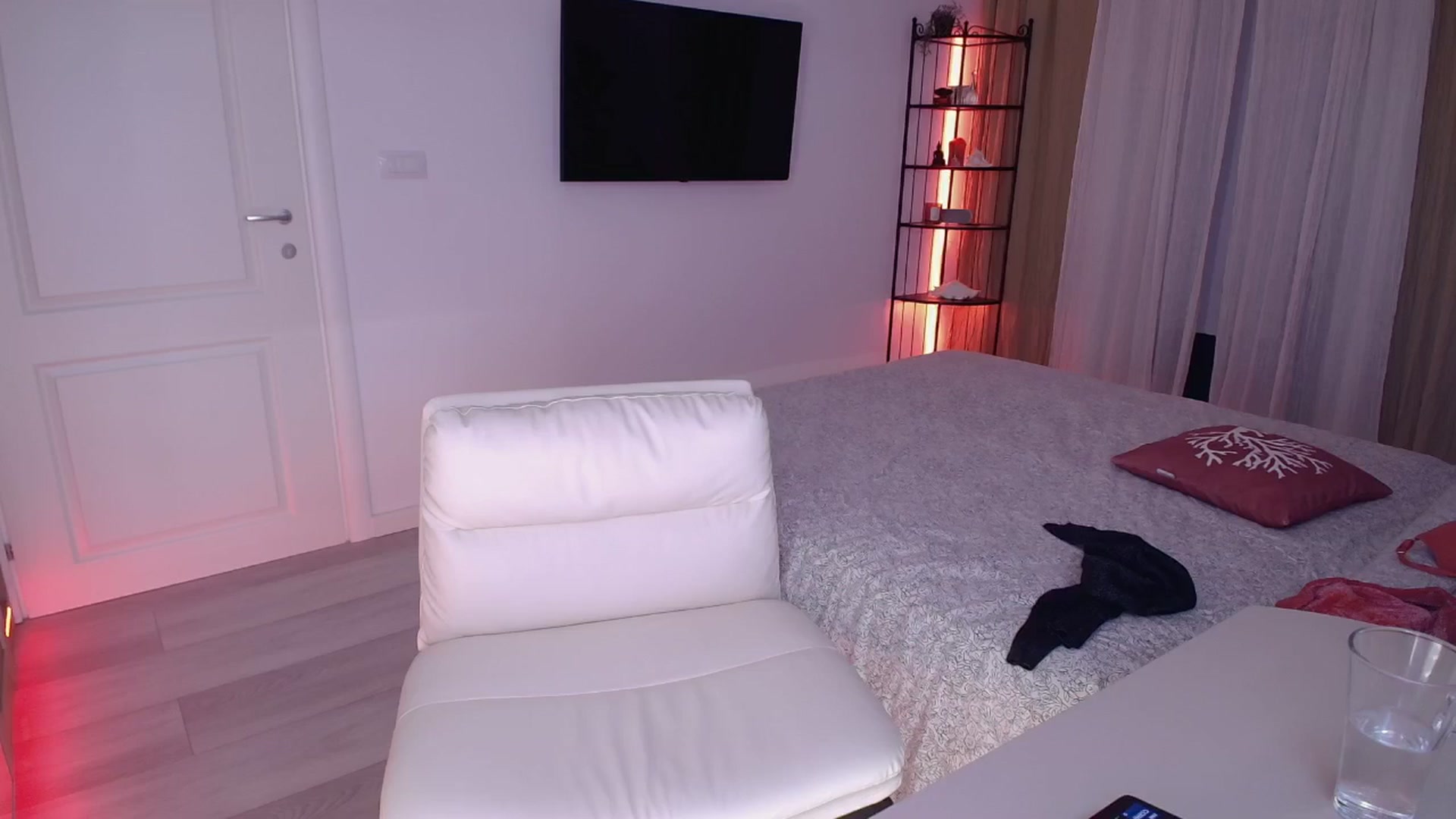Gallery image thumbnail from LanaIvans's myfreecams stream on, 02/01/2026, 19:36 image 2 of 20
