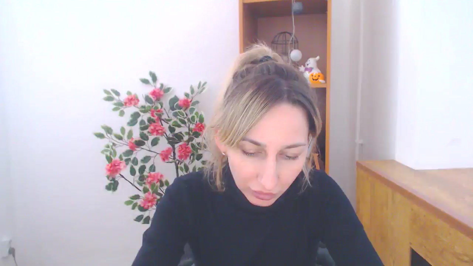 Gallery image thumbnail from LanaKiss's myfreecams stream on, 02/20/2026, 12:22 image 17 of 20