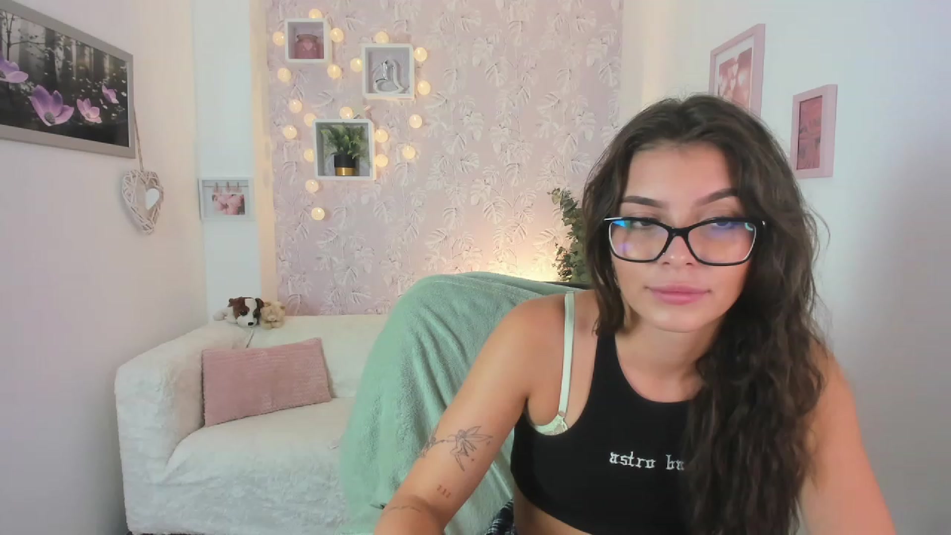 Gallery image thumbnail from Lana_Grey18's myfreecams stream on, 08/03/2023, 15:05 image 15 of 20
