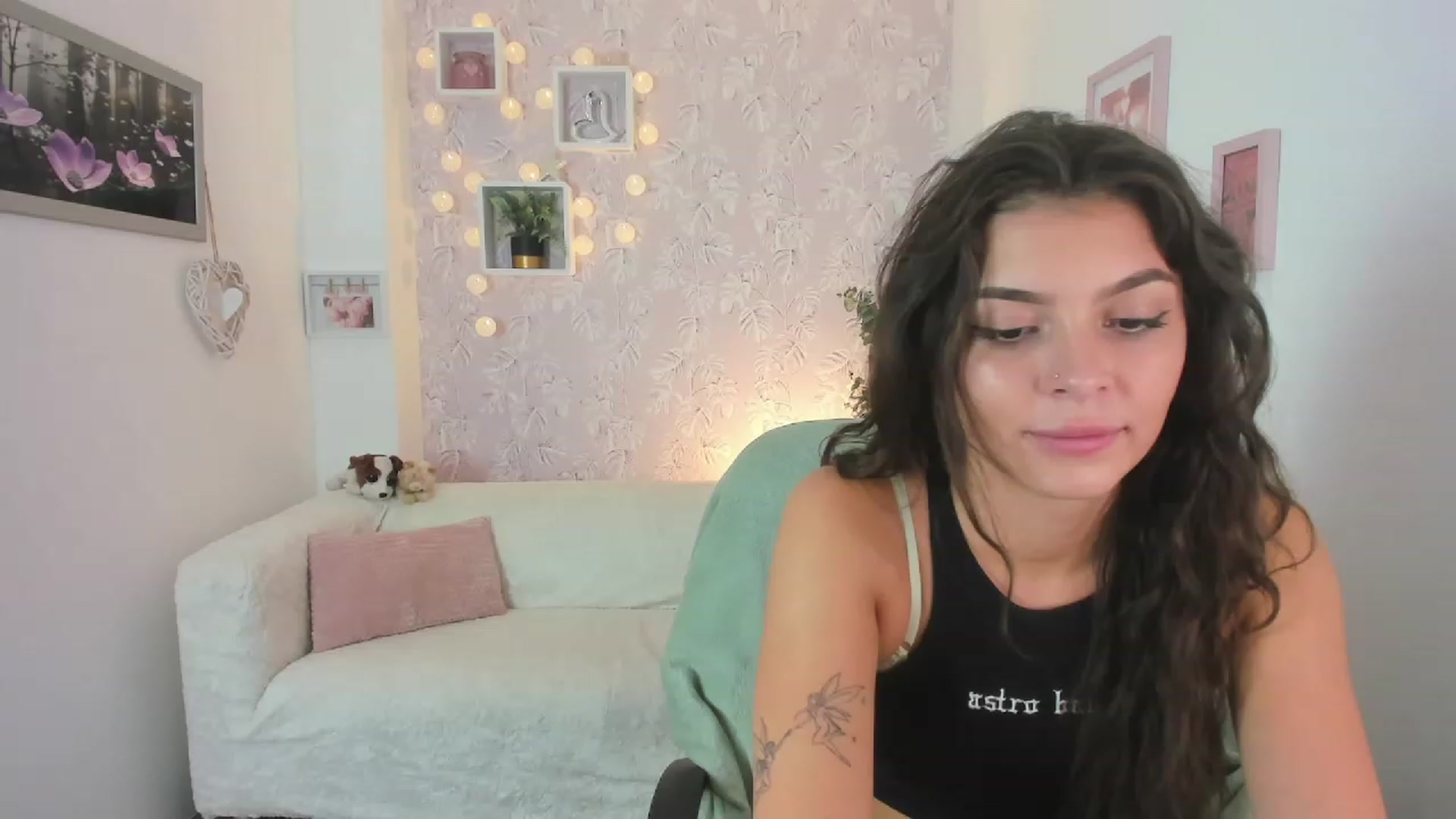 Gallery image thumbnail from Lana_Grey18's myfreecams stream on, 08/03/2023, 15:43 image 5 of 20