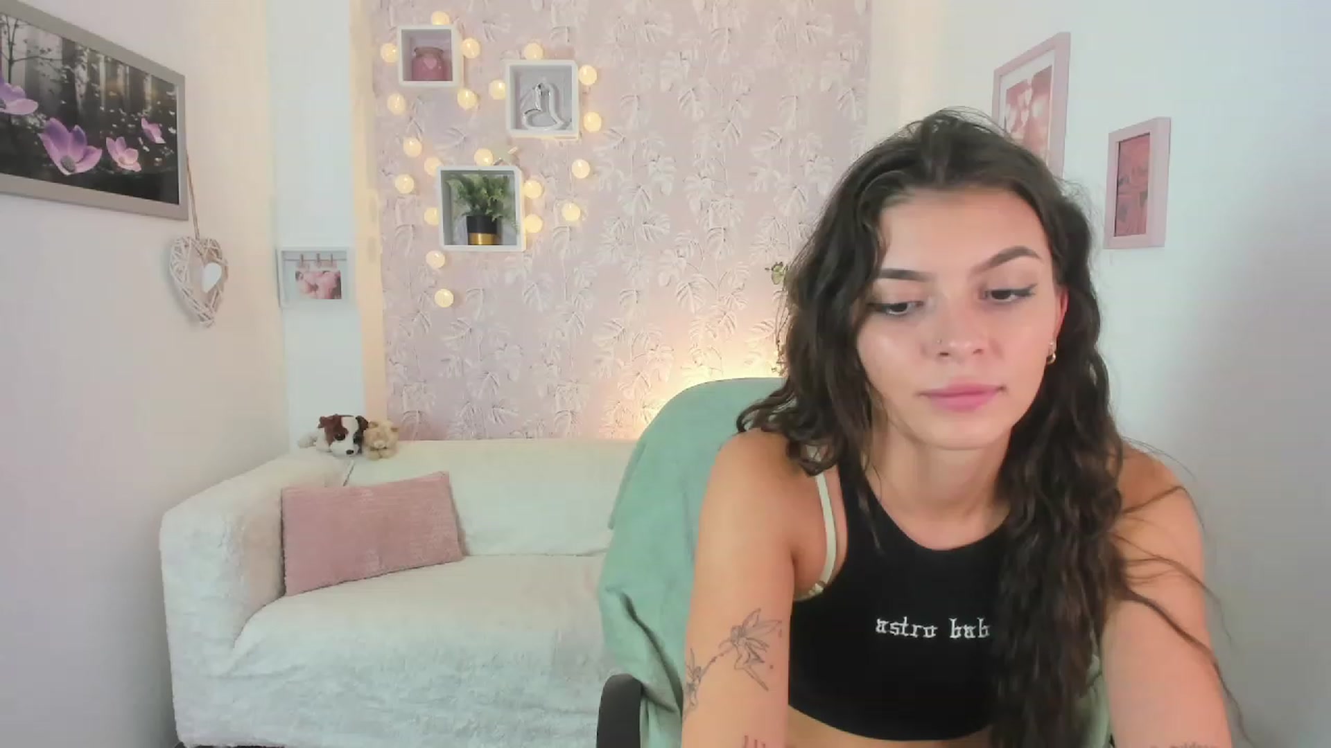 Gallery image thumbnail from Lana_Grey18's myfreecams stream on, 08/03/2023, 15:43 image 2 of 20