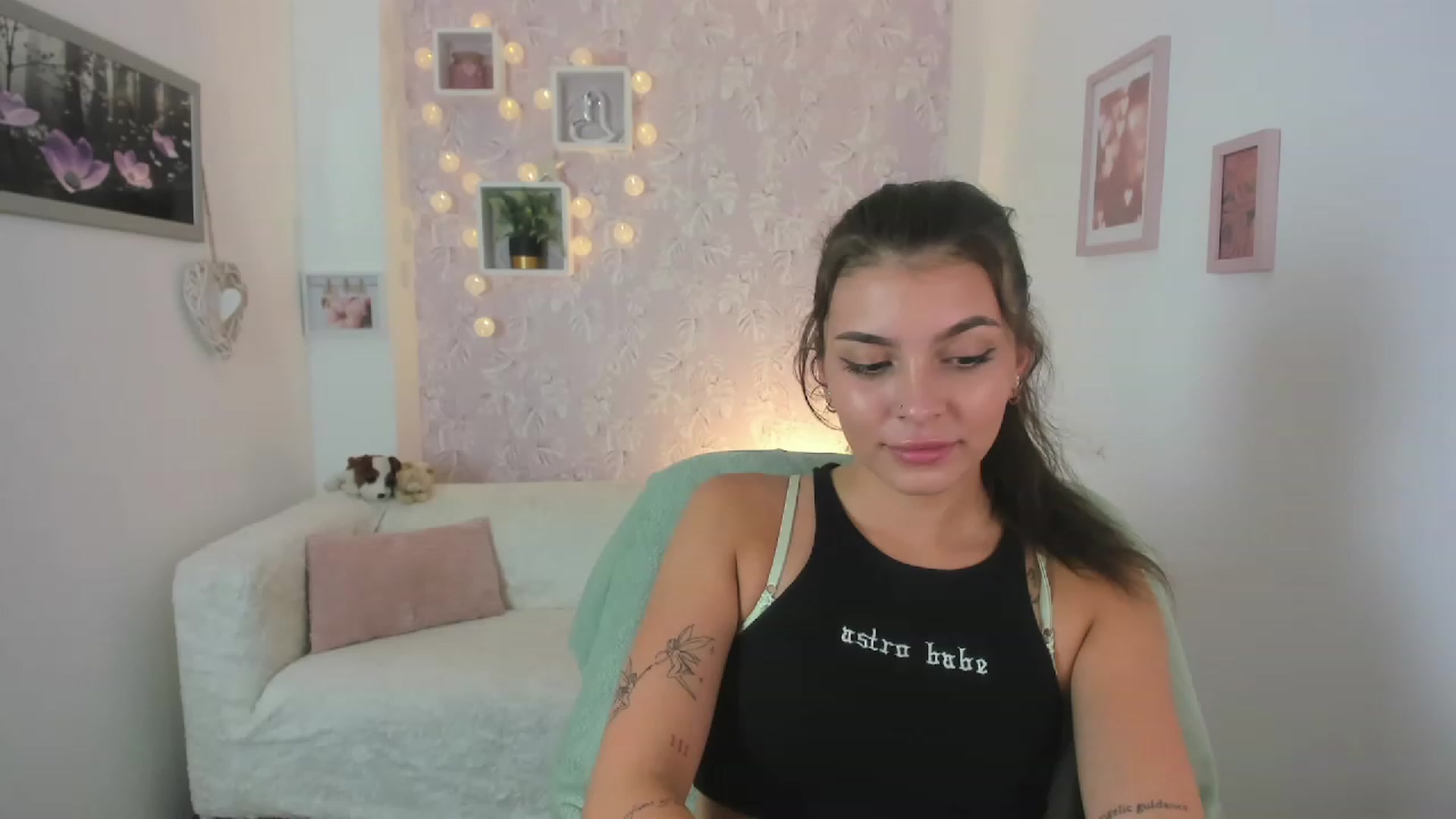 Gallery image thumbnail from Lana_Grey18's myfreecams stream on, 08/03/2023, 16:52 image 3 of 20
