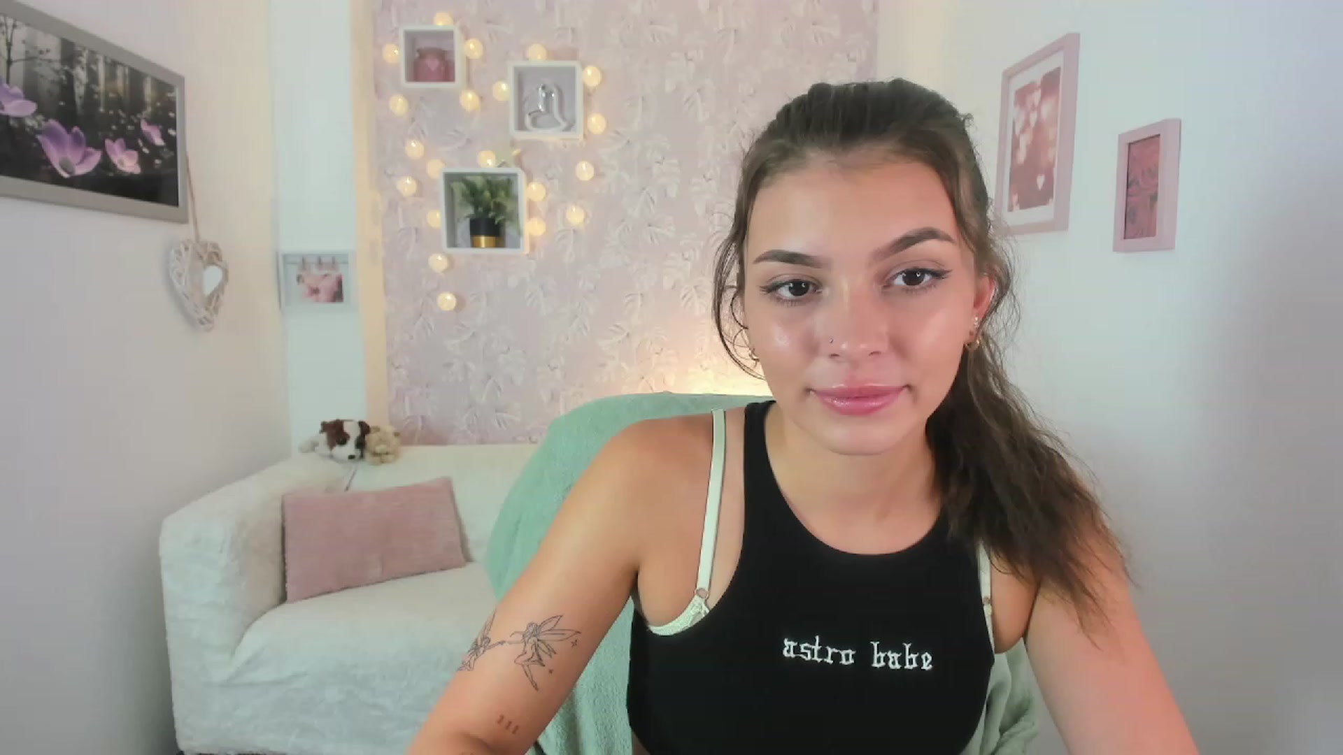 Gallery image thumbnail from Lana_Grey18's myfreecams stream on, 08/03/2023, 16:52 image 8 of 20