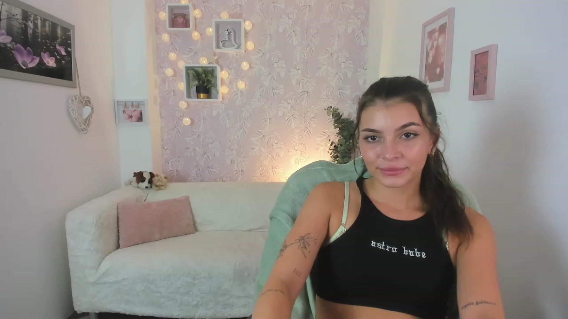 Gallery image thumbnail from Lana_Grey18's myfreecams stream on, 08/03/2023, 17:40 image 13 of 20