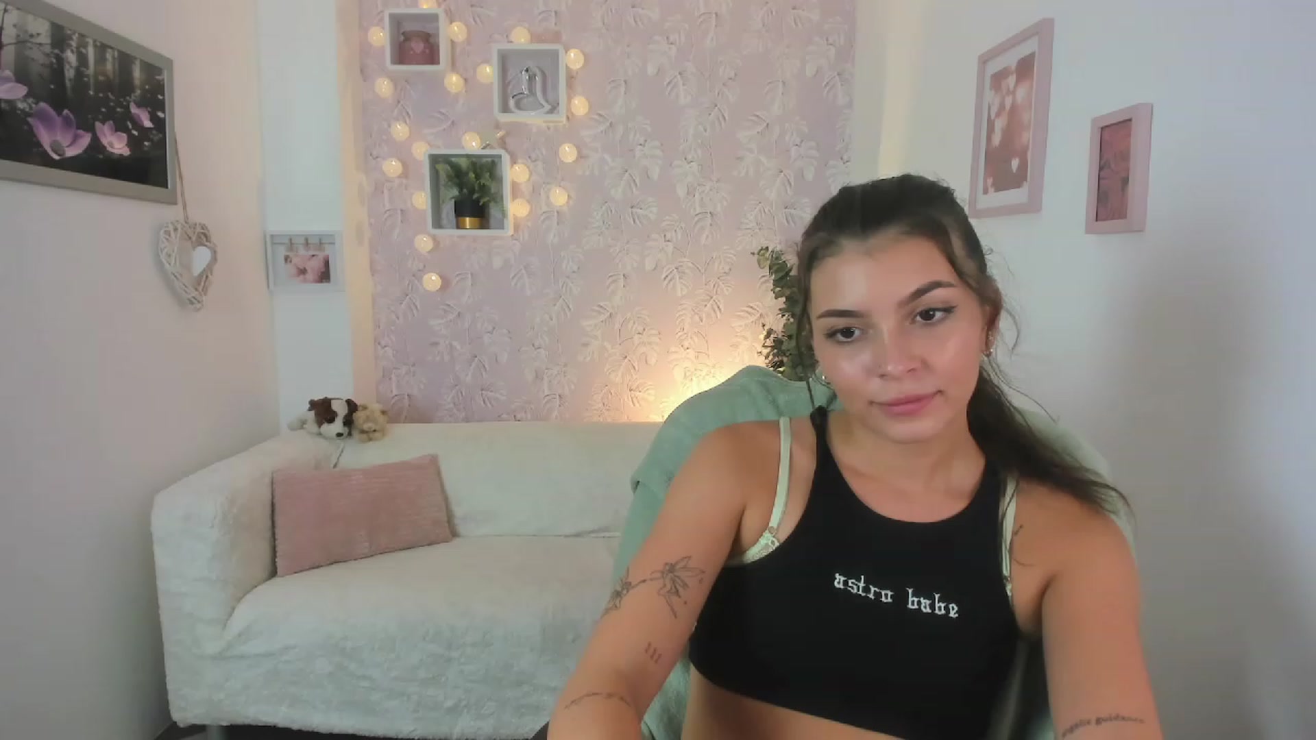 Gallery image thumbnail from Lana_Grey18's myfreecams stream on, 08/03/2023, 17:40 image 5 of 20