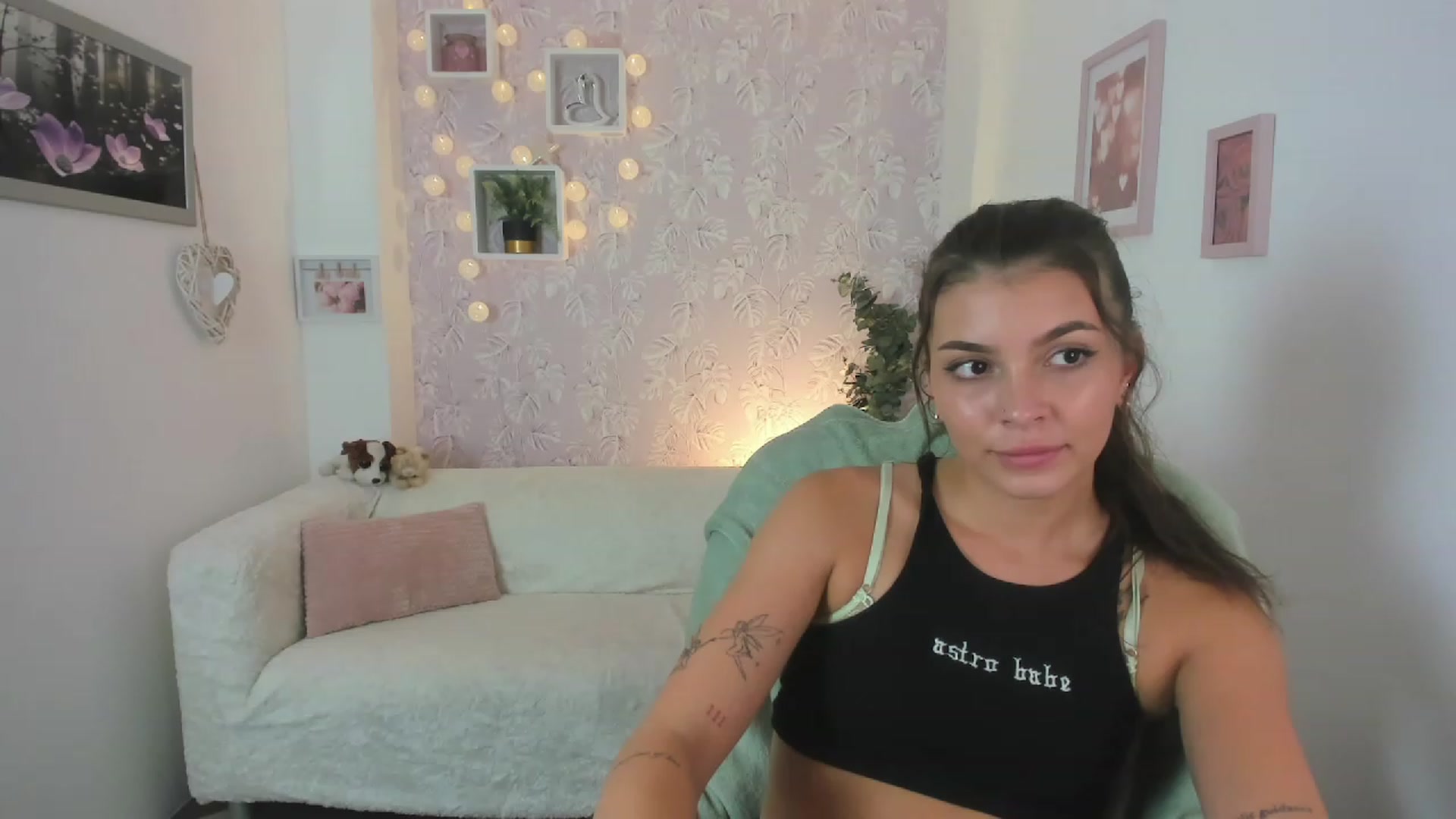Gallery image thumbnail from Lana_Grey18's myfreecams stream on, 08/03/2023, 17:40 image 8 of 20