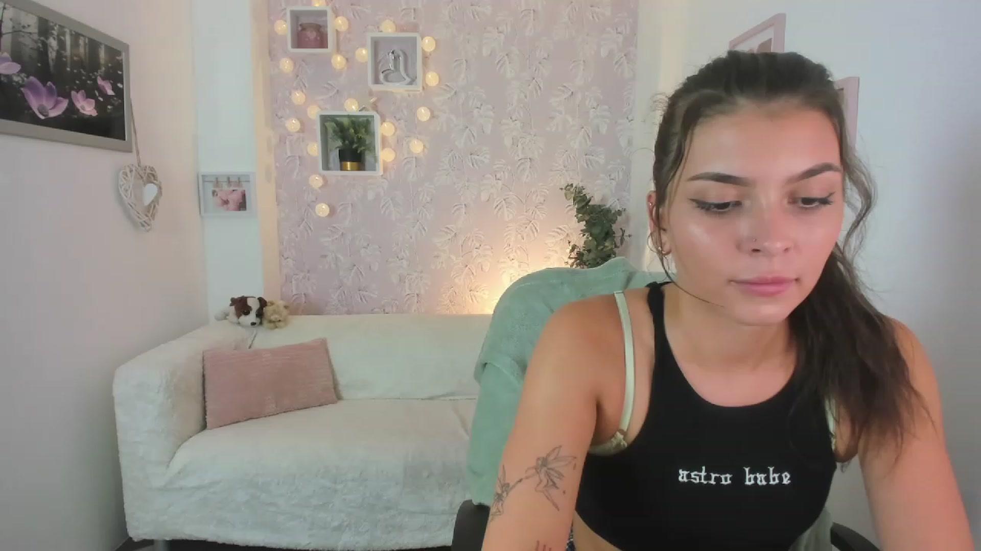 Gallery image thumbnail from Lana_Grey18's myfreecams stream on, 08/03/2023, 17:40 image 17 of 20