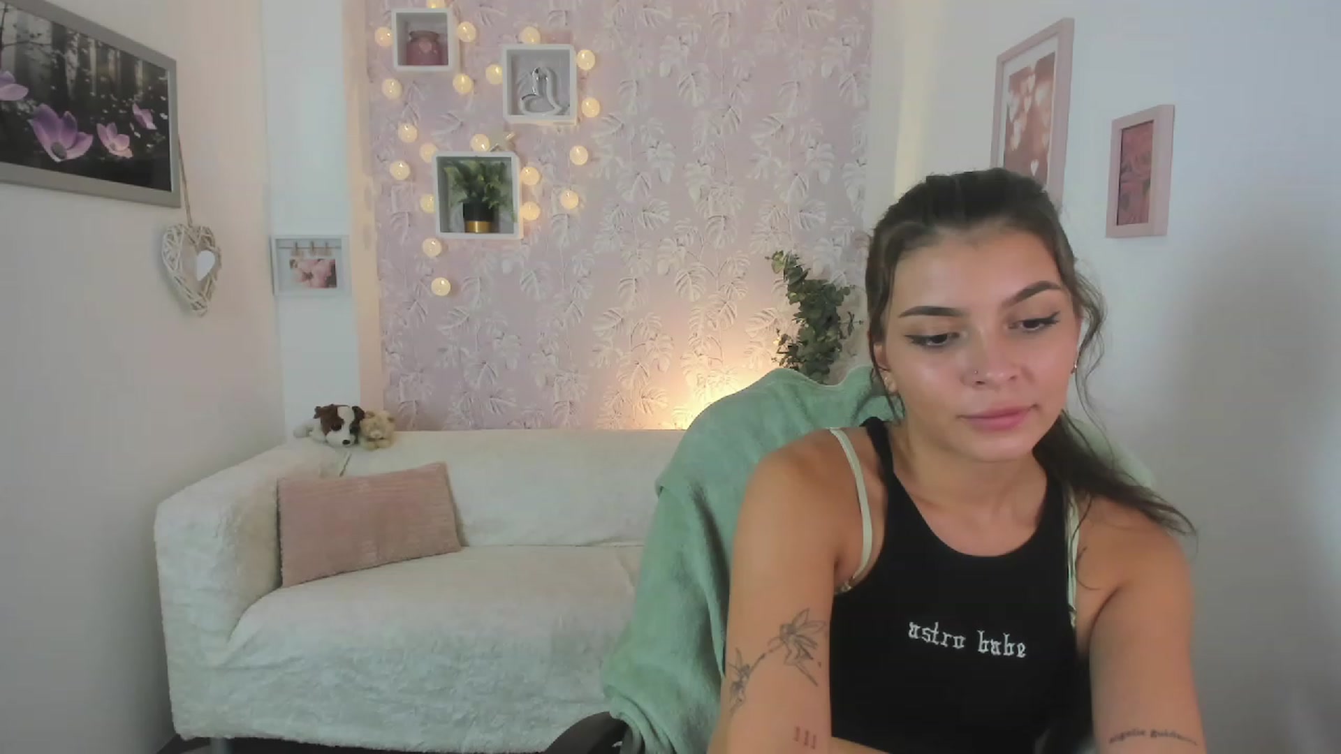 Gallery image thumbnail from Lana_Grey18's myfreecams stream on, 08/03/2023, 17:40 image 6 of 20