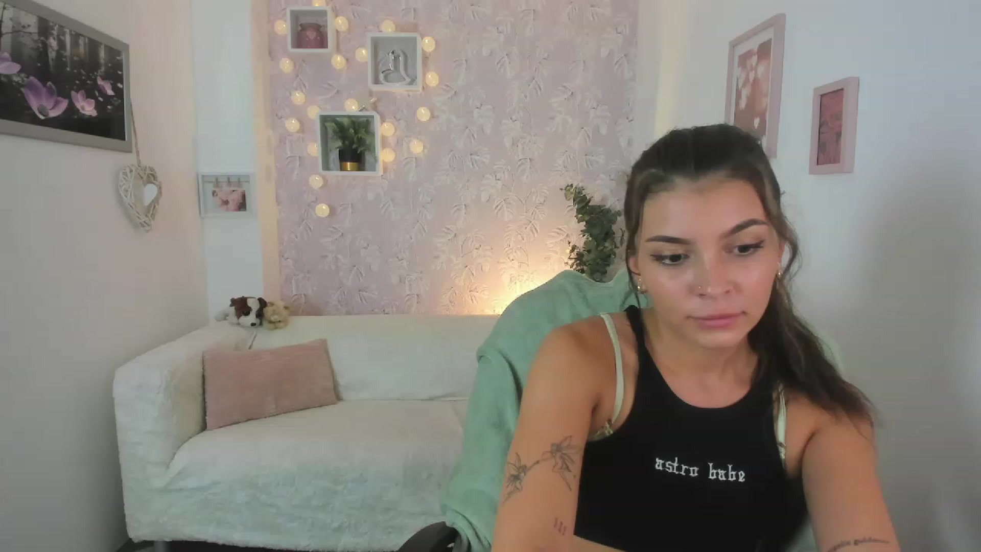 Gallery image thumbnail from Lana_Grey18's myfreecams stream on, 08/03/2023, 17:40 image 7 of 20