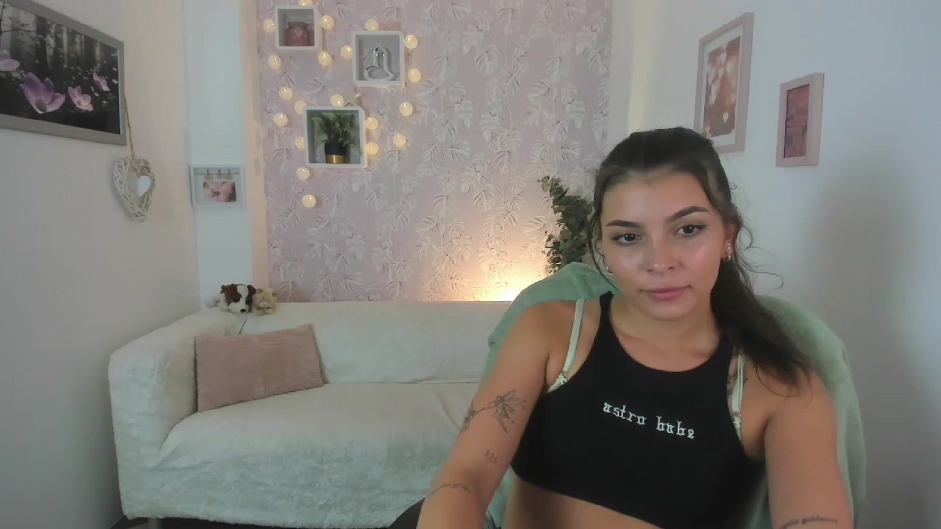 Gallery image thumbnail from Lana_Grey18's myfreecams stream on, 08/03/2023, 17:40 image 10 of 20