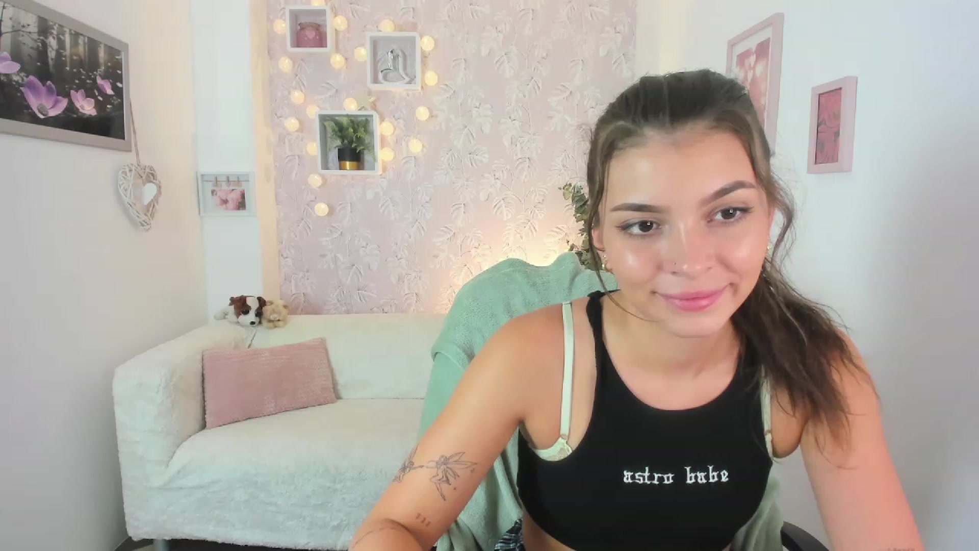 Gallery image thumbnail from Lana_Grey18's myfreecams stream on, 08/03/2023, 17:40 image 12 of 20