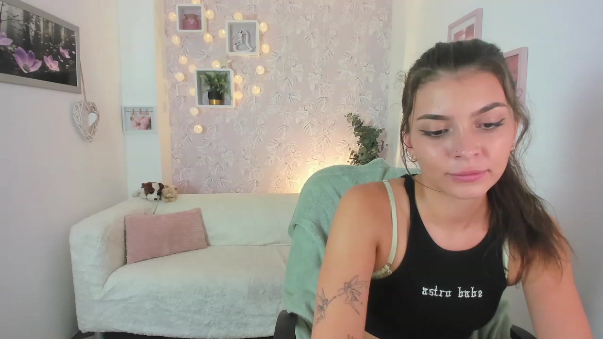 Gallery image thumbnail from Lana_Grey18's myfreecams stream on, 08/03/2023, 17:40 image 18 of 20