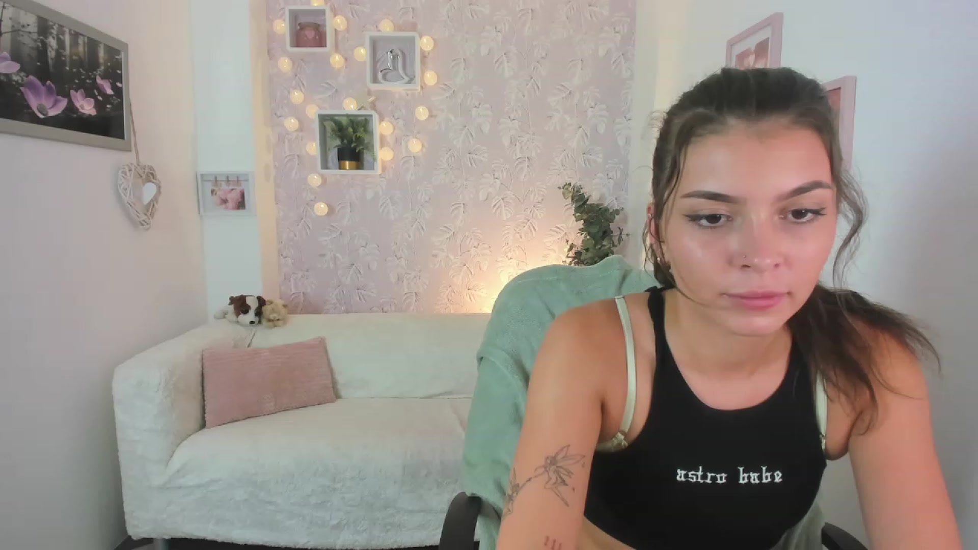 Gallery image thumbnail from Lana_Grey18's myfreecams stream on, 08/03/2023, 17:40 image 16 of 20