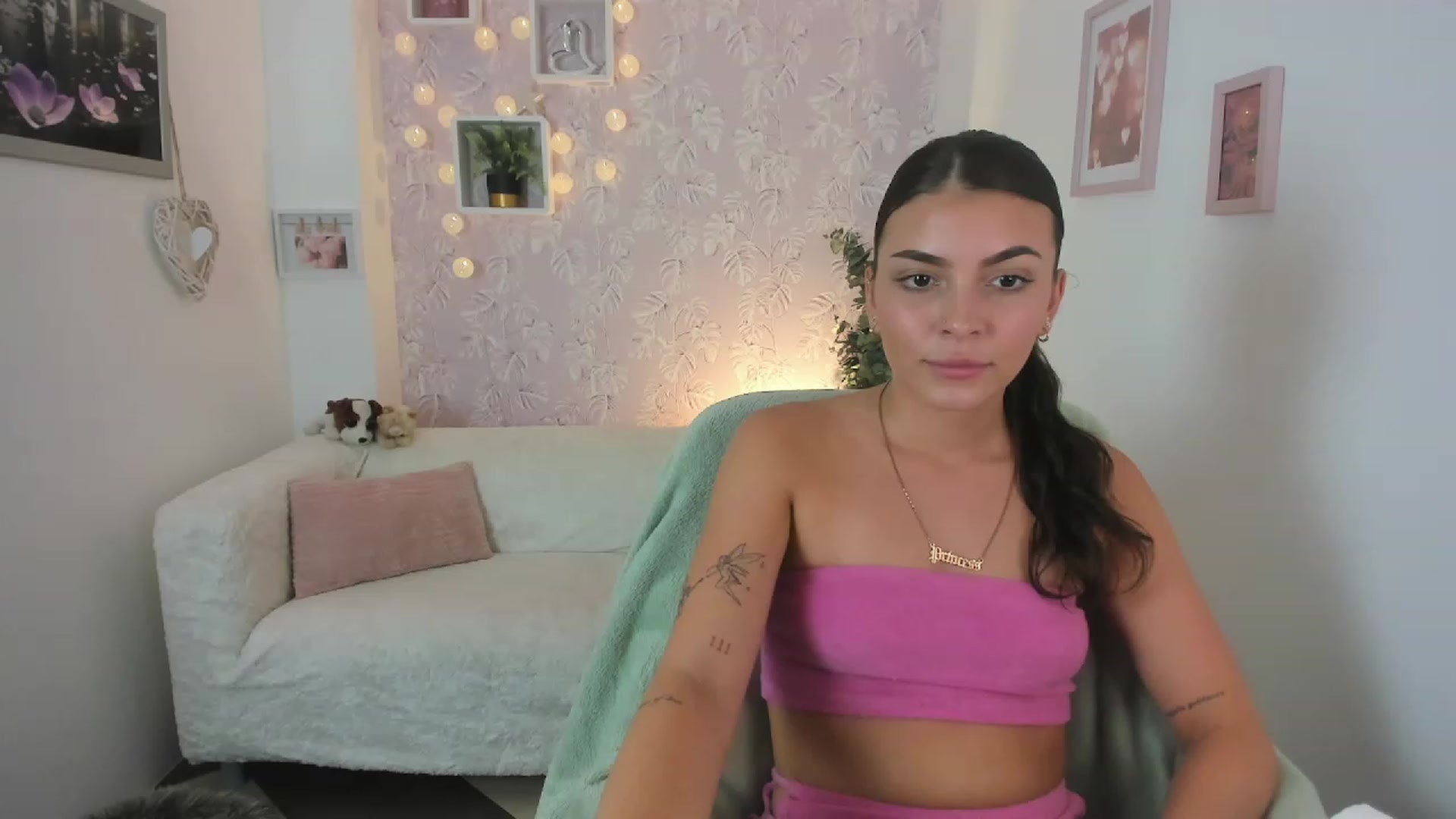 Gallery image thumbnail from Lana_Grey18's myfreecams stream on, 08/04/2023, 17:37 image 11 of 20