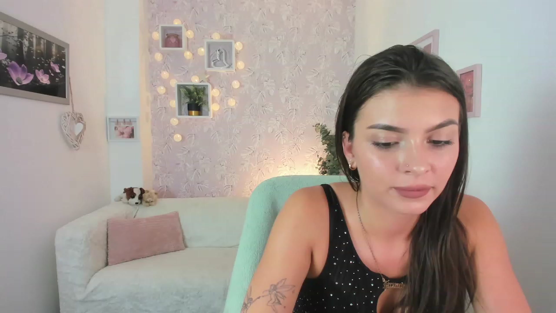 Gallery image thumbnail from Lana_Grey18's myfreecams stream on, 08/06/2023, 17:48 image 8 of 20