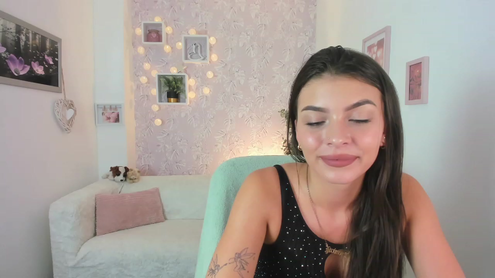 Gallery image thumbnail from Lana_Grey18's myfreecams stream on, 08/06/2023, 17:48 image 3 of 20