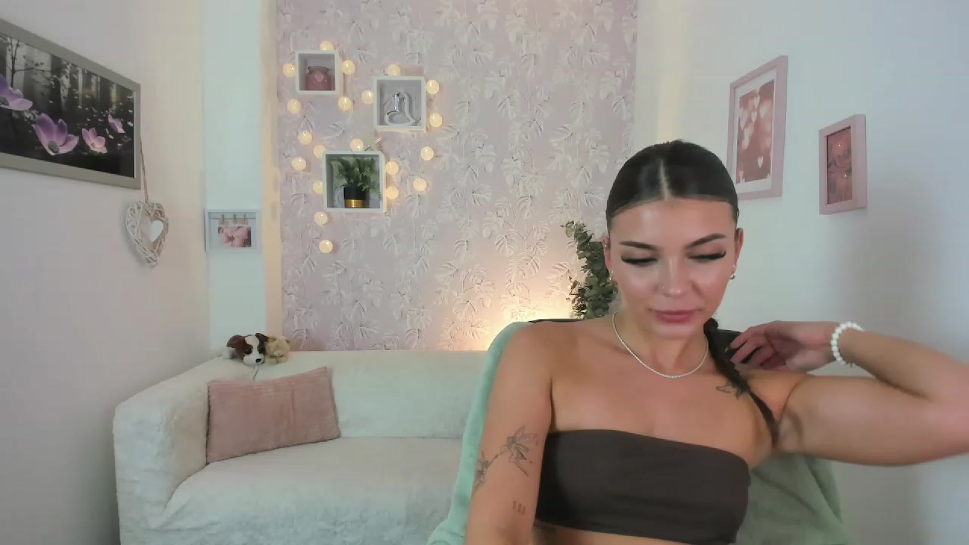 Gallery image thumbnail from Lana_Grey18's myfreecams stream on, 08/07/2023, 16:28 image 6 of 20