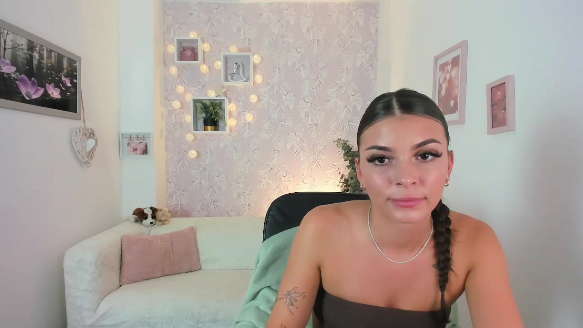 Gallery image thumbnail from Lana_Grey18's myfreecams stream on, 08/07/2023, 17:39 image 1 of 20