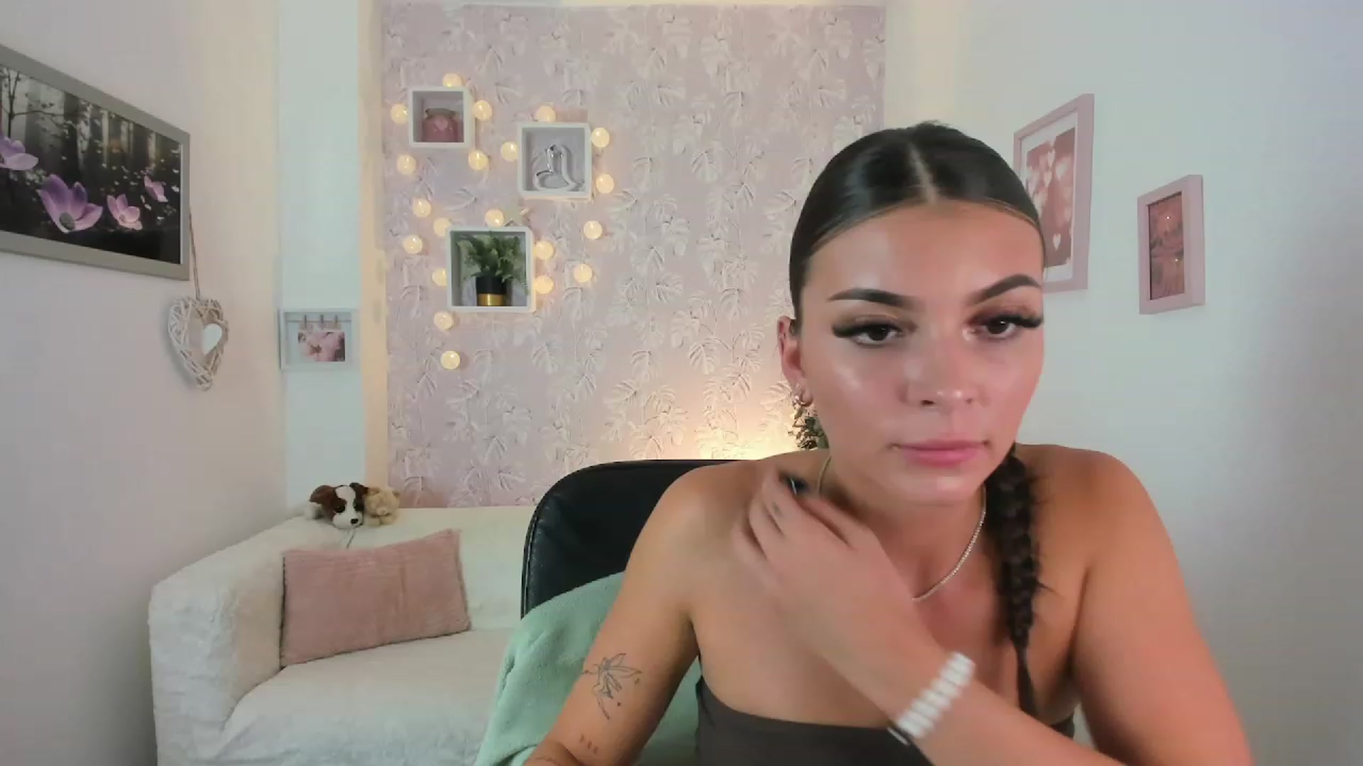 Gallery image thumbnail from Lana_Grey18's myfreecams stream on, 08/07/2023, 17:39 image 4 of 20