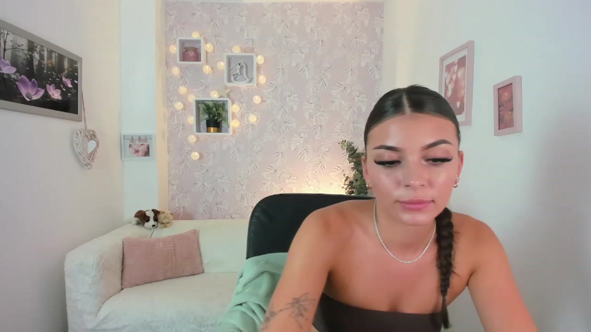 Gallery image thumbnail from Lana_Grey18's myfreecams stream on, 08/07/2023, 17:39 image 10 of 20