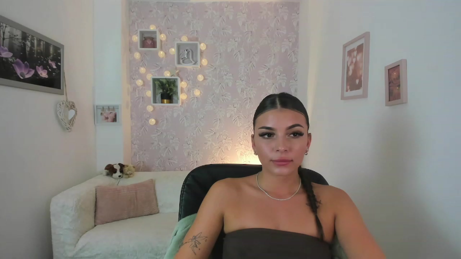 Gallery image thumbnail from Lana_Grey18's myfreecams stream on, 08/07/2023, 17:39 image 5 of 20