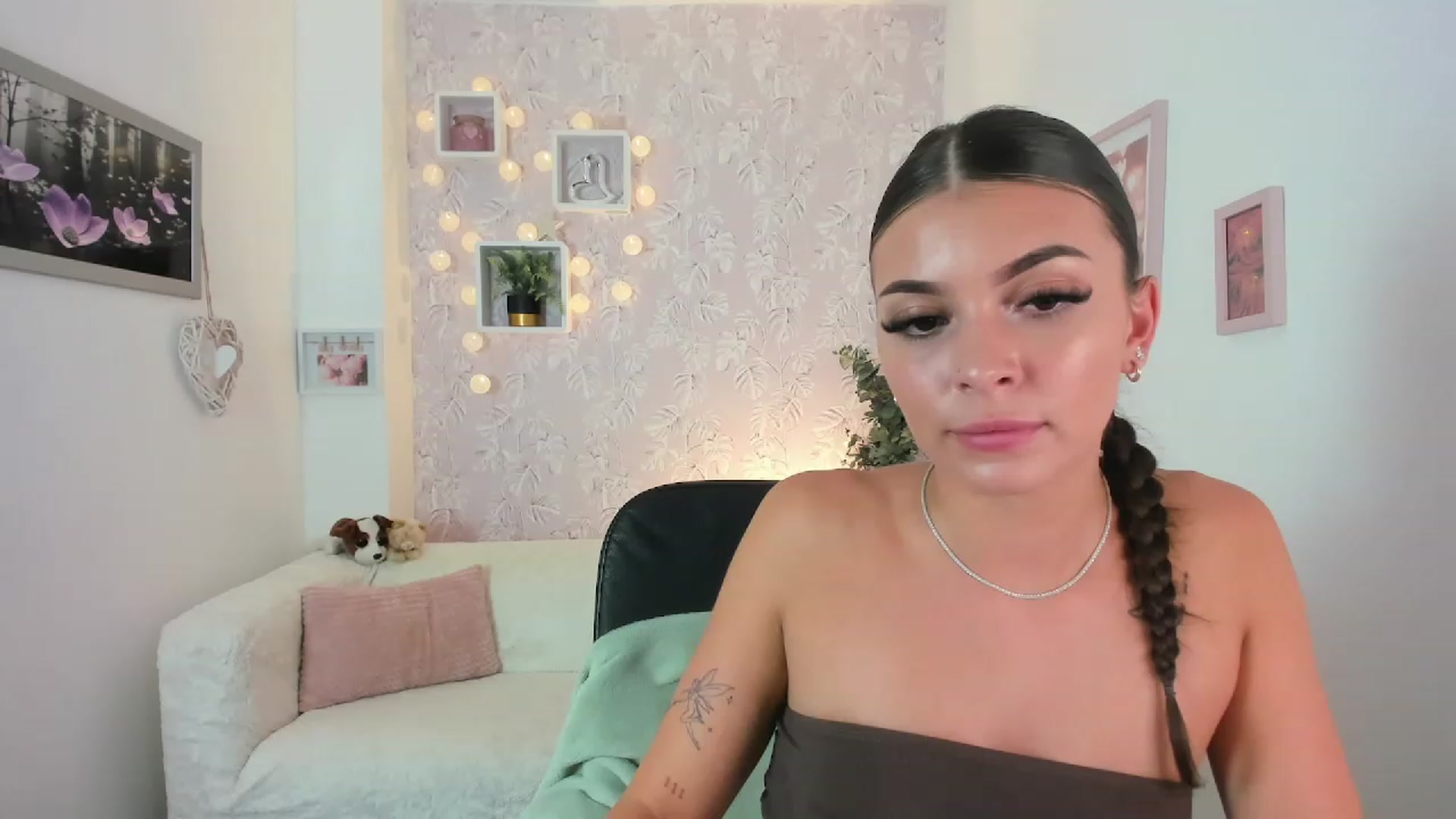 Gallery image thumbnail from Lana_Grey18's myfreecams stream on, 08/07/2023, 17:39 image 7 of 20