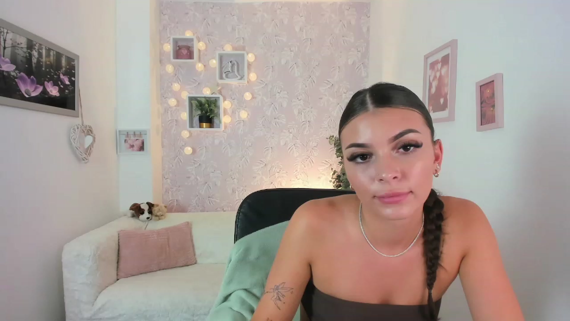 Gallery image thumbnail from Lana_Grey18's myfreecams stream on, 08/07/2023, 17:39 image 3 of 20