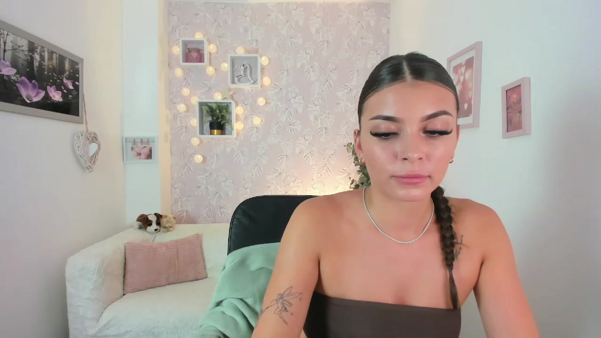 Gallery image thumbnail from Lana_Grey18's myfreecams stream on, 08/07/2023, 17:39 image 6 of 20