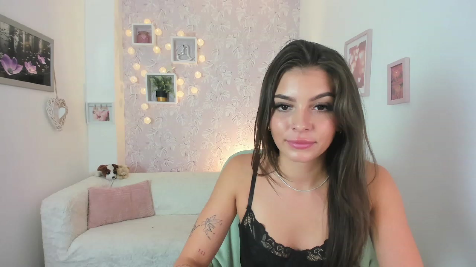 Gallery image thumbnail from Lana_Grey18's myfreecams stream on, 08/08/2023, 15:10 image 6 of 20