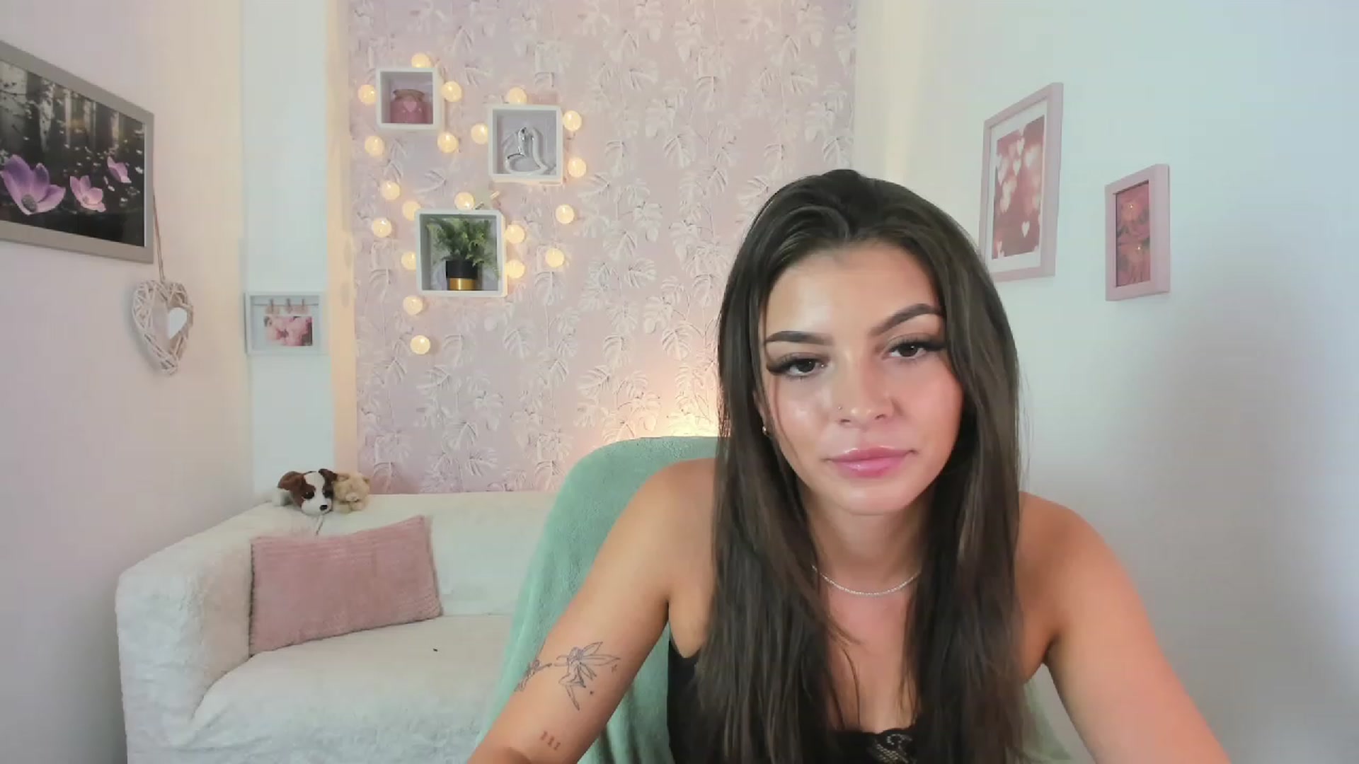 Gallery image thumbnail from Lana_Grey18's myfreecams stream on, 08/08/2023, 15:10 image 1 of 20