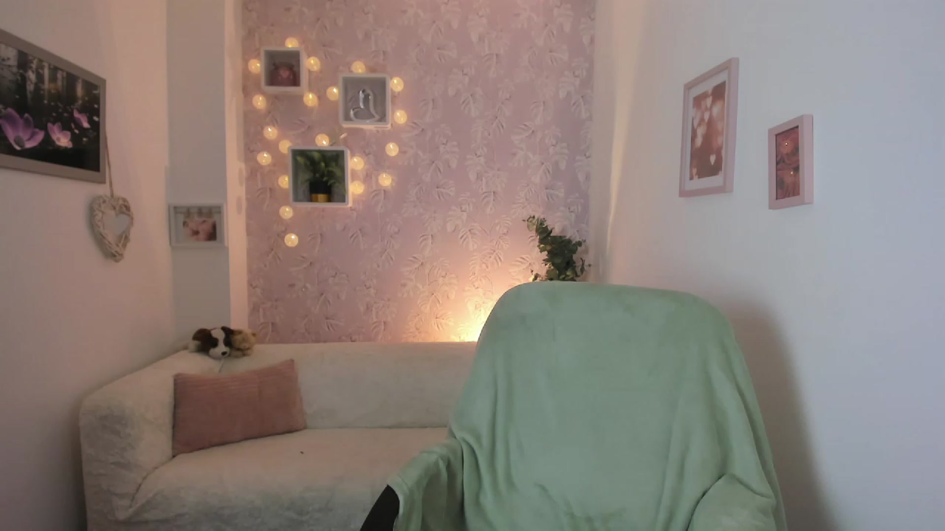 Gallery image thumbnail from Lana_Grey18's myfreecams stream on, 08/08/2023, 15:10 image 3 of 20