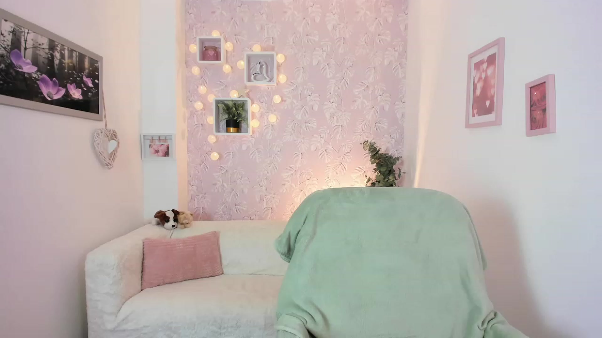 Gallery image thumbnail from Lana_Grey18's myfreecams stream on, 08/09/2023, 14:05 image 5 of 20