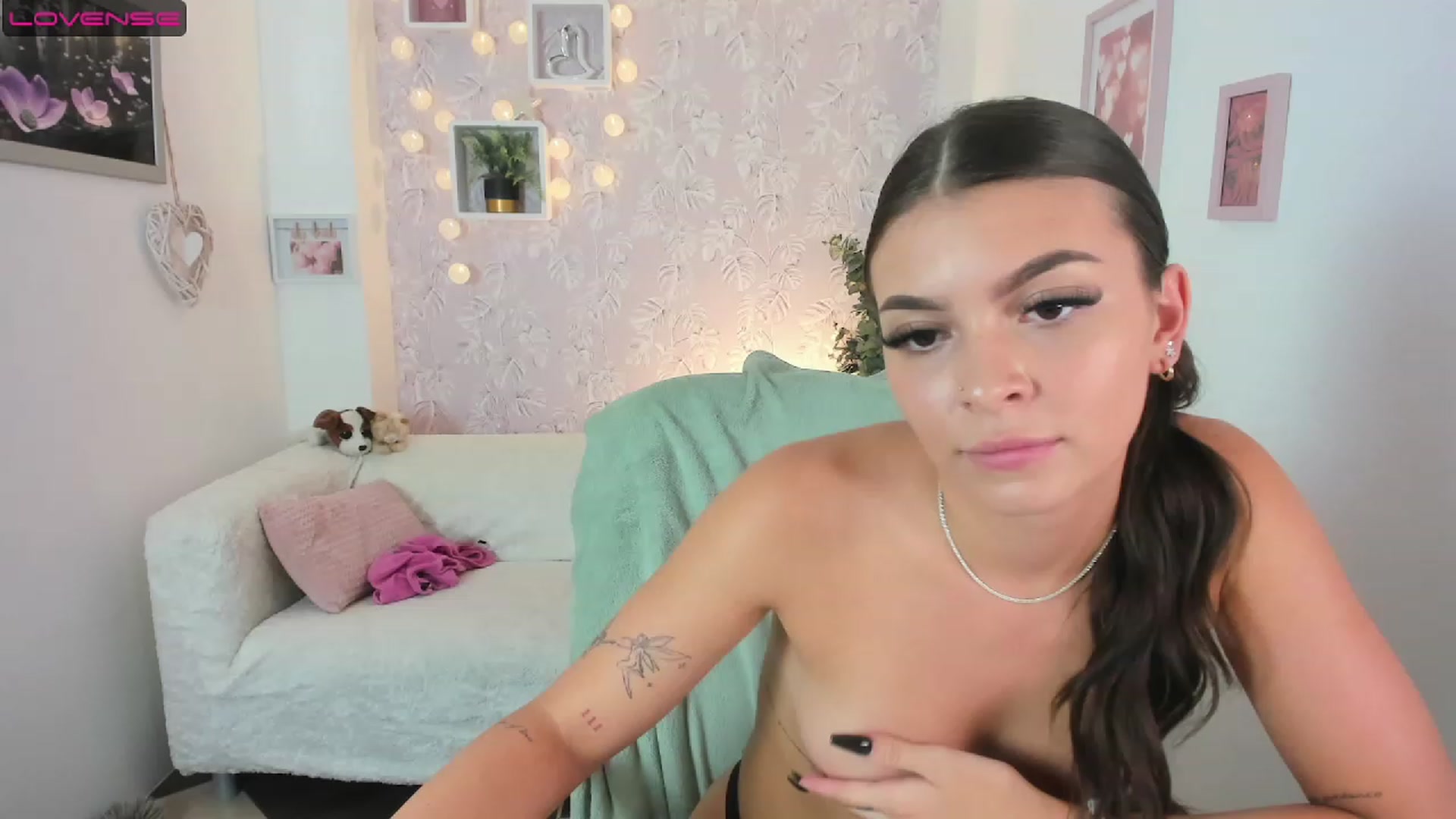 Gallery image thumbnail from Lana_Grey18's myfreecams stream on, 08/10/2023, 18:14 image 2 of 20