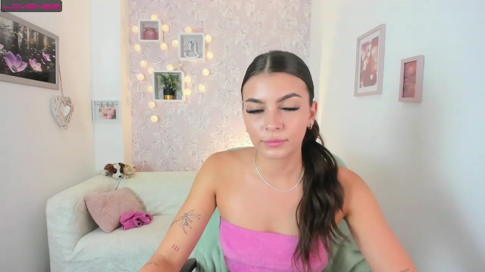 Gallery image thumbnail from Lana_Grey18's myfreecams stream on, 08/10/2023, 18:14 image 16 of 20