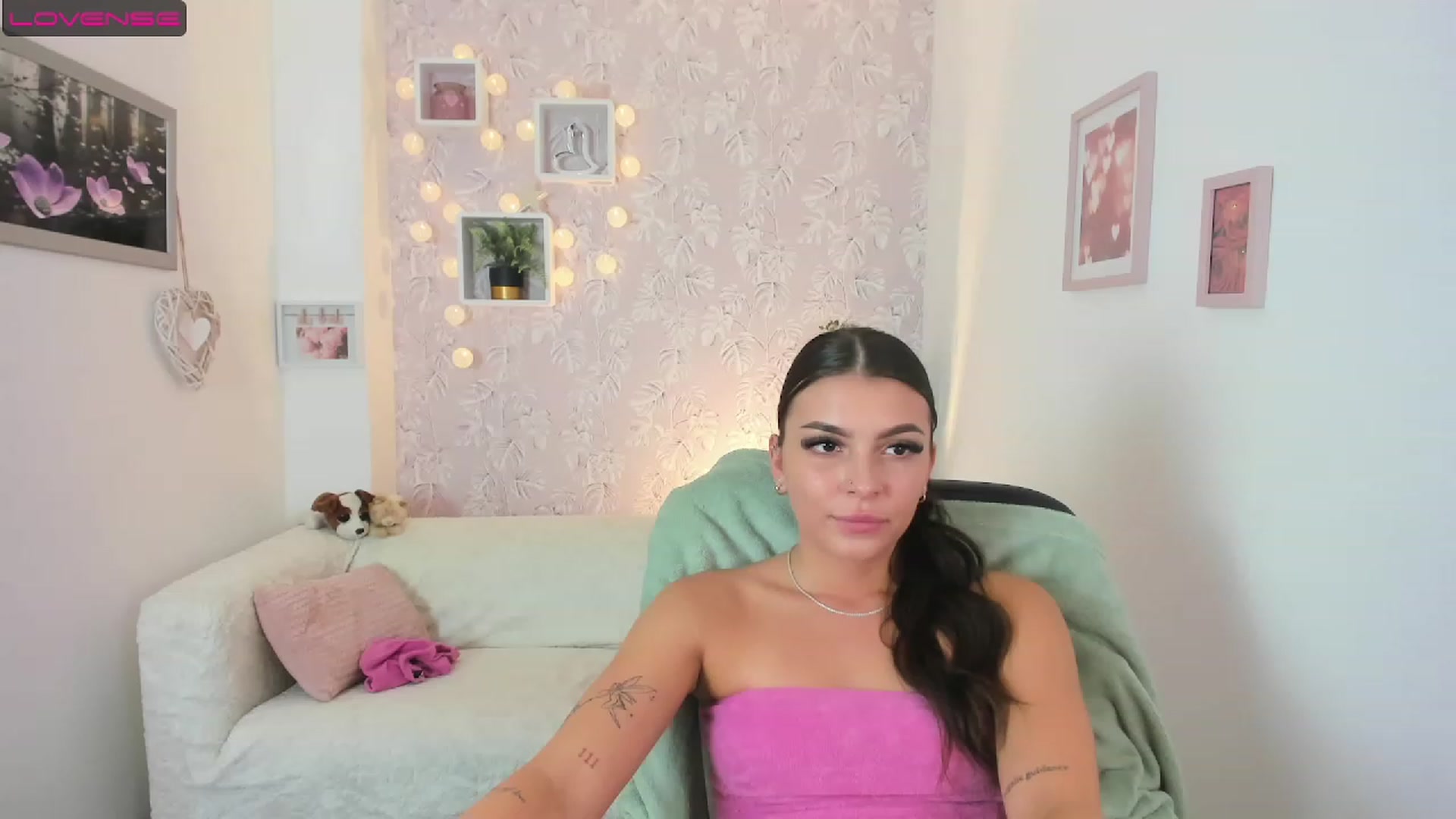 Gallery image thumbnail from Lana_Grey18's myfreecams stream on, 08/10/2023, 18:26 image 12 of 20