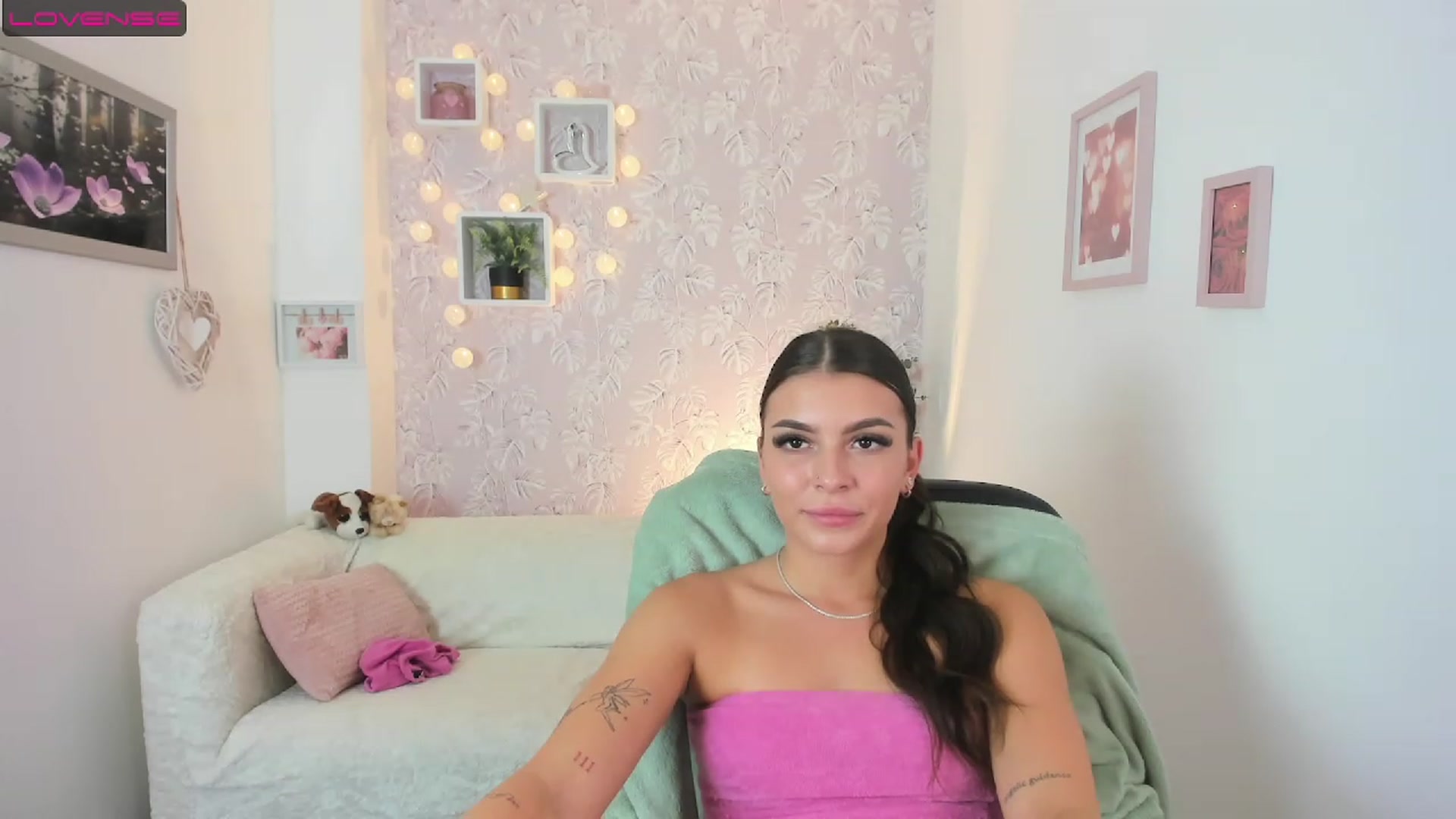 Gallery image thumbnail from Lana_Grey18's myfreecams stream on, 08/10/2023, 18:26 image 14 of 20