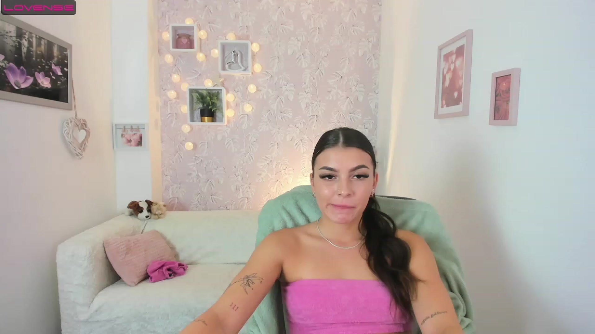 Gallery image thumbnail from Lana_Grey18's myfreecams stream on, 08/10/2023, 18:26 image 9 of 20