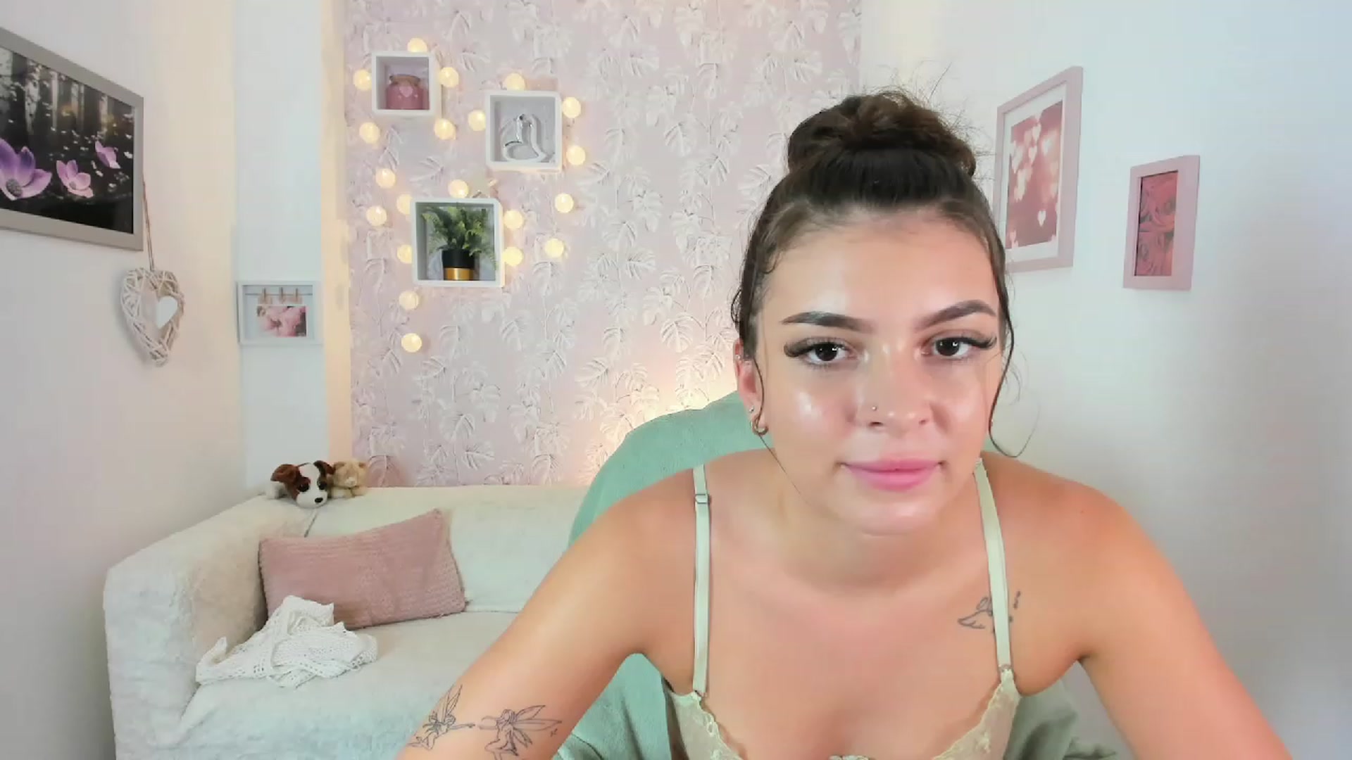 Gallery image thumbnail from Lana_Grey18's myfreecams stream on, 08/25/2023, 18:17 image 11 of 20