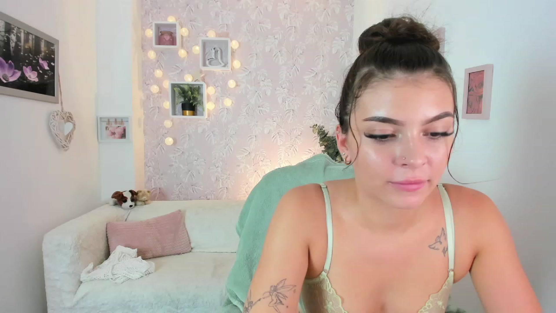 Gallery image thumbnail from Lana_Grey18's myfreecams stream on, 08/25/2023, 18:17 image 16 of 20