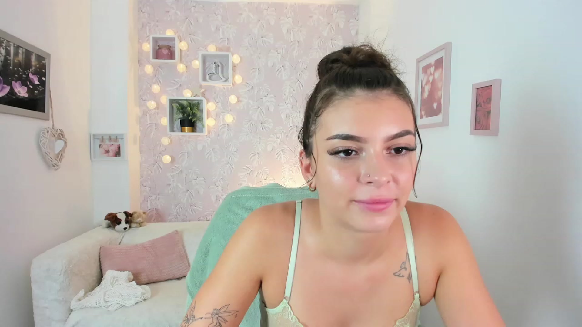 Gallery image thumbnail from Lana_Grey18's myfreecams stream on, 08/25/2023, 18:17 image 3 of 20