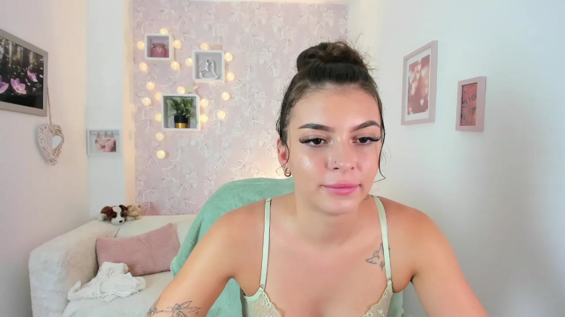 Gallery image thumbnail from Lana_Grey18's myfreecams stream on, 08/25/2023, 18:17 image 1 of 20