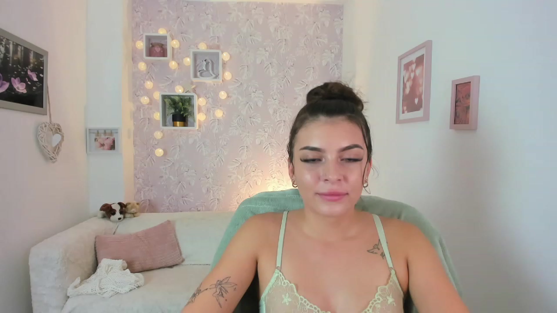 Gallery image thumbnail from Lana_Grey18's myfreecams stream on, 08/25/2023, 18:17 image 4 of 20