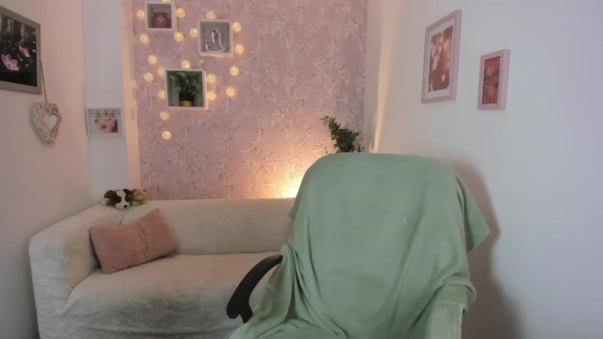Gallery image thumbnail from Lana_Grey18's myfreecams stream on, 09/01/2023, 08:07 image 4 of 20