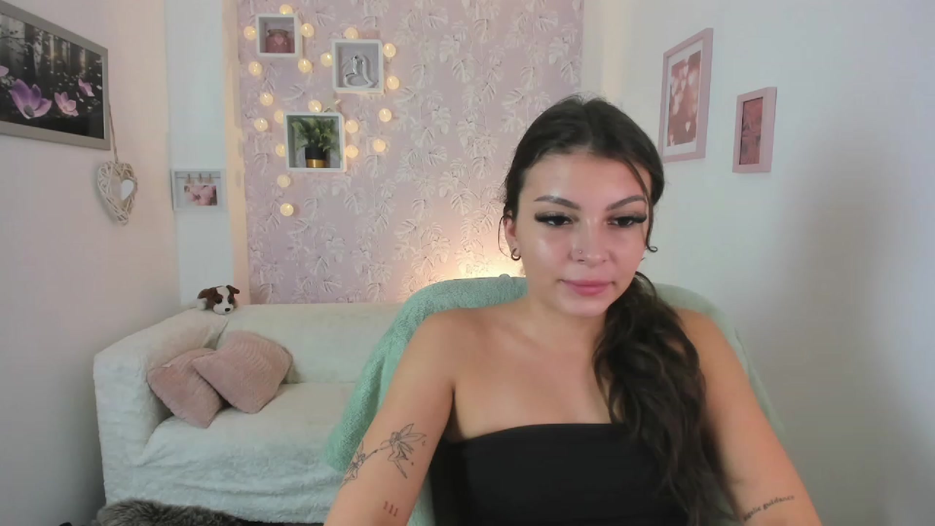 Gallery image thumbnail from Lana_Grey18's myfreecams stream on, 09/01/2023, 08:07 image 14 of 20